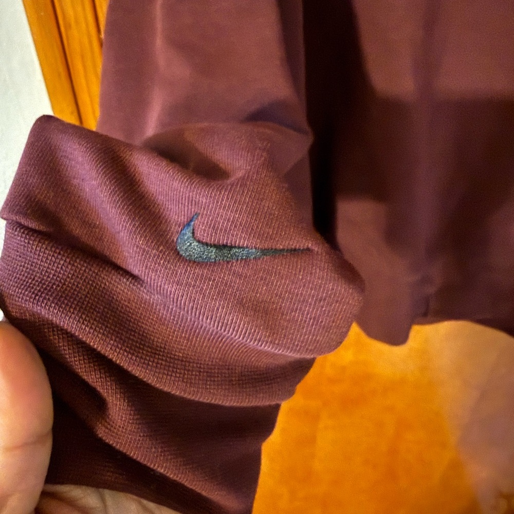 Nike Women’s Burgundy Cropped Crewneck Sweatshirt Size 2X - Picture 3 of 6